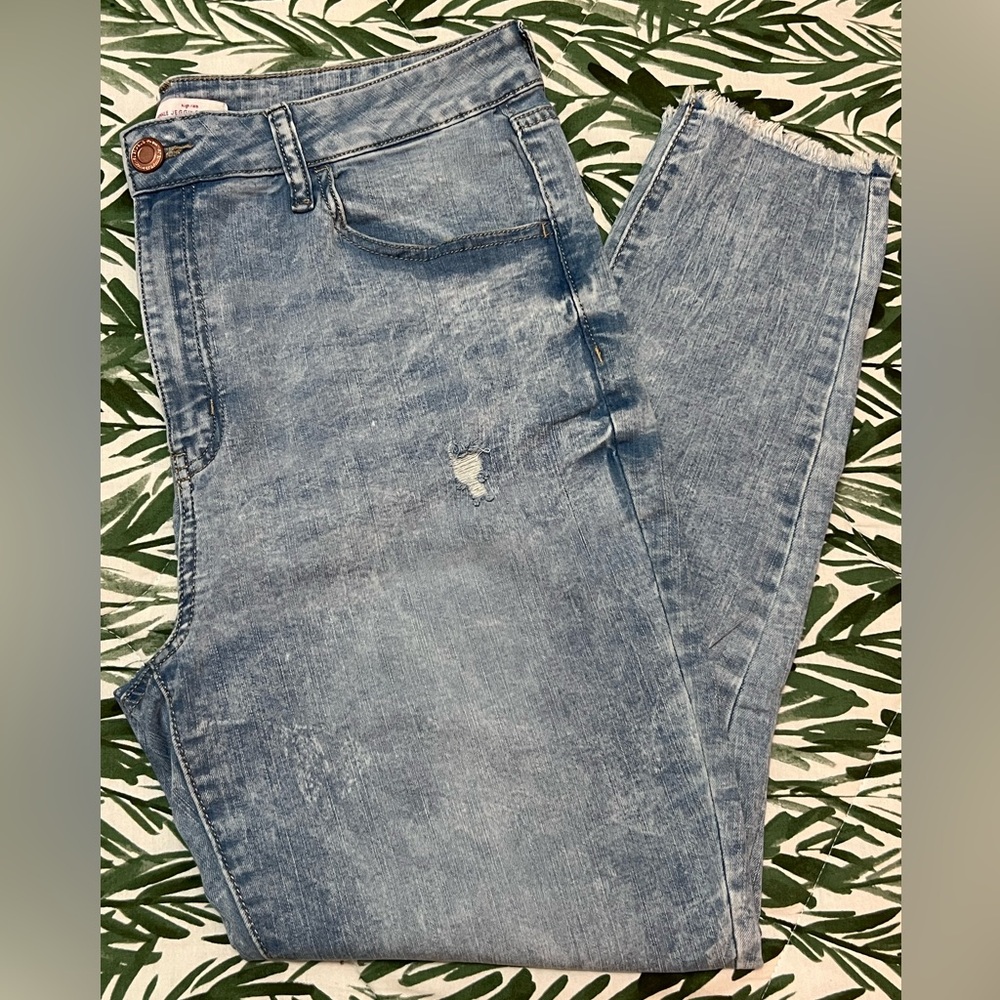 SO | High Rise Ankle Jegging size 17/33W